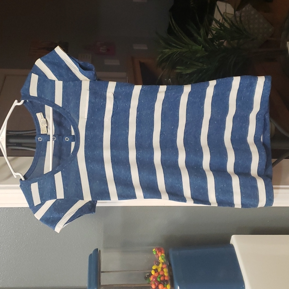 S Juniors Derek Heart Scoopneck Top.